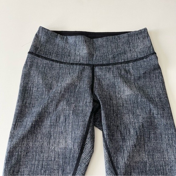 Lululemon Wunder Under Crop Full-On Luxtreme Size 4 - Picture 7 of 13